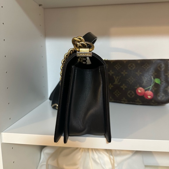 CHANEL Medium Boy Bag Patent Leather with Box - Picture 7 of 13